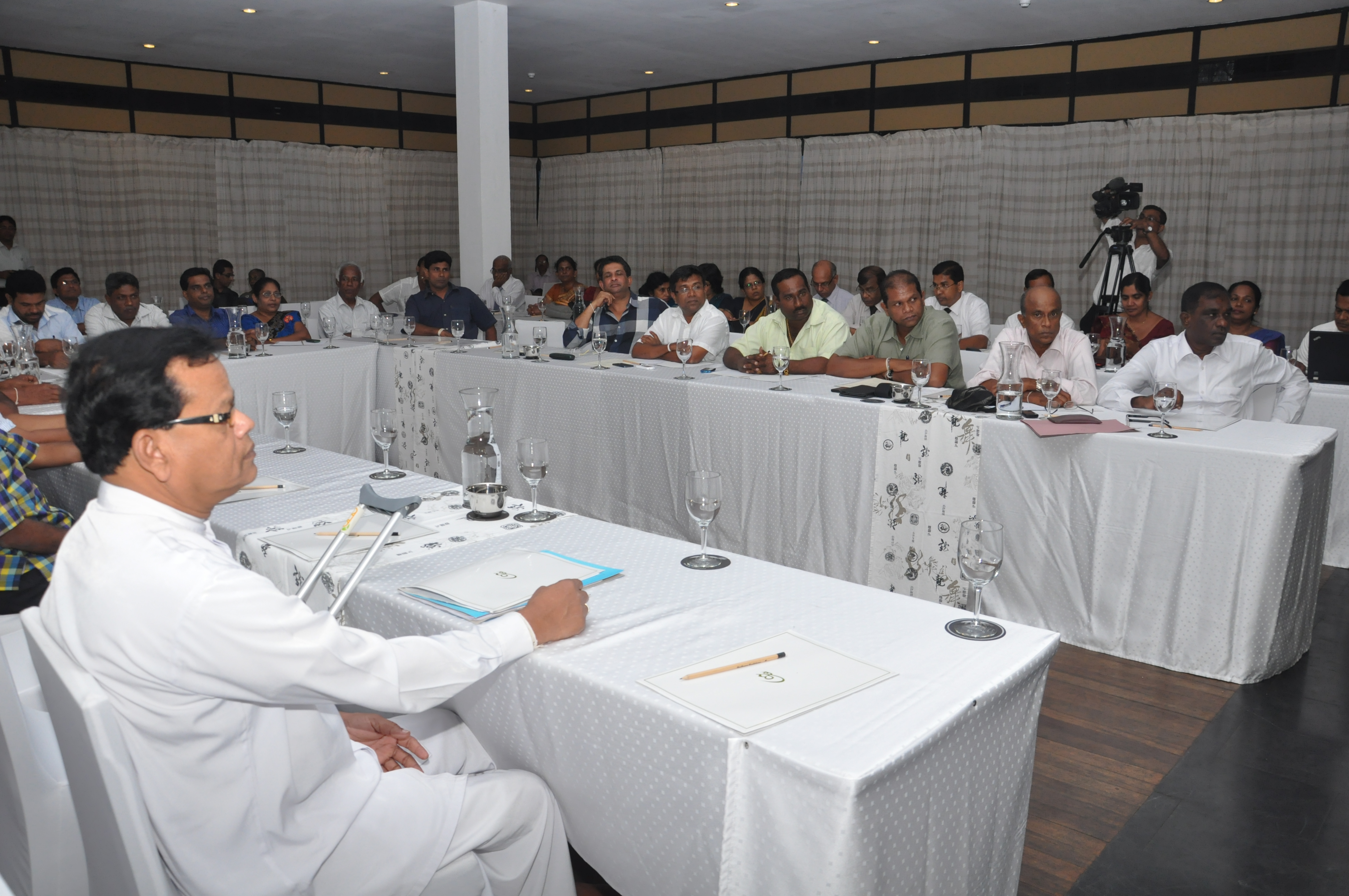 ප්‍රධාන සභා ගර්භයේ පළාත් සභා සැසිය