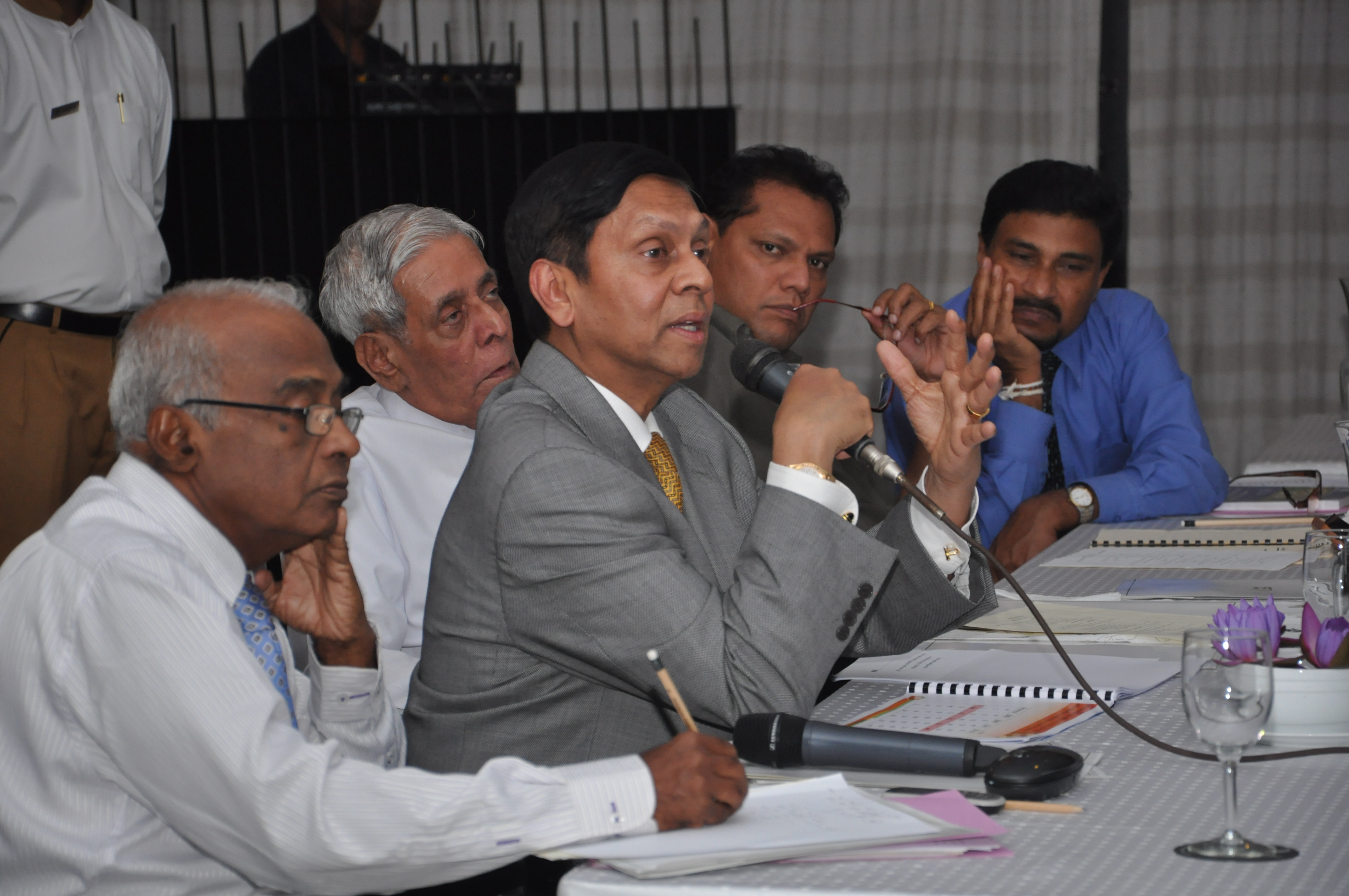 ප්‍රධාන සභා ගර්භයේ පළාත් සභා සැසිය