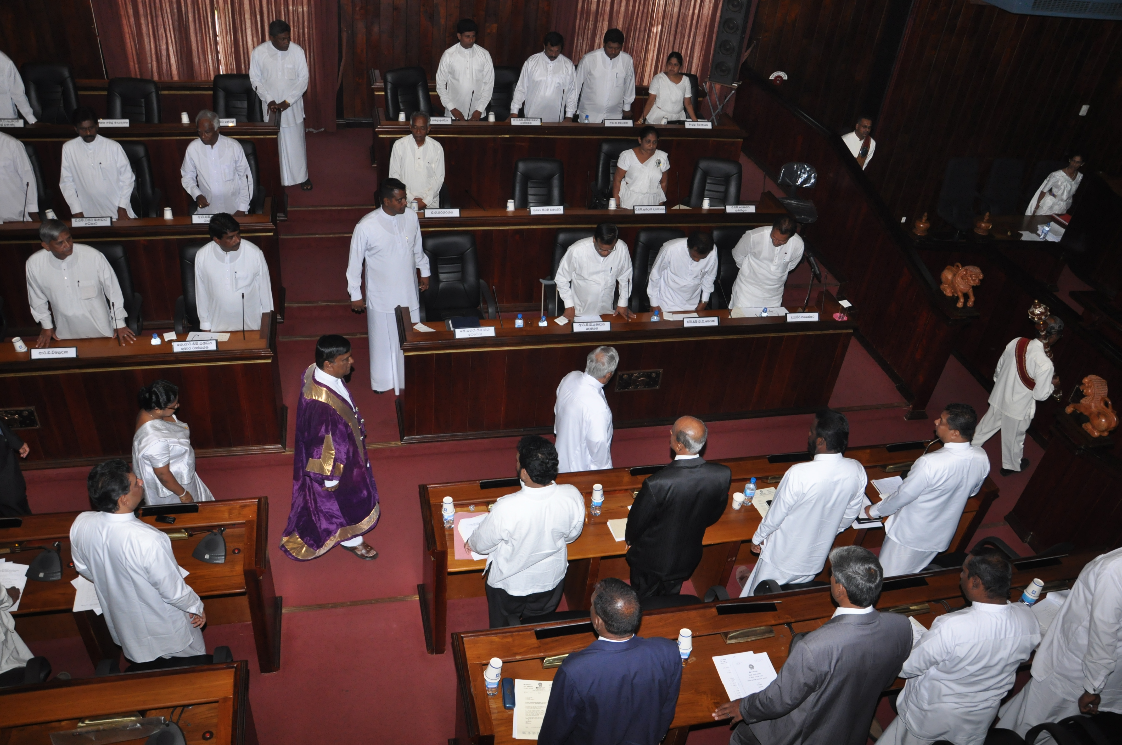 ගුවර්නර් ඩී.බී. විජේතුංග නිල ඡායාරූප සැසිය